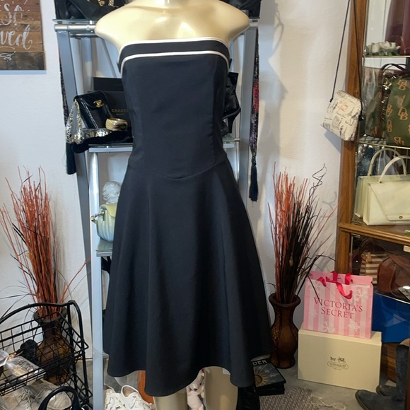 ⭐️You will get 2 great used condition dresses size 3 & small - Picture 6 of 14